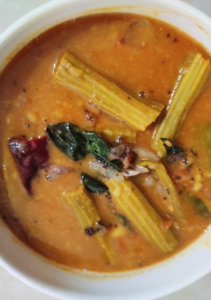 முருங்கைக்காய் சாம்பார் (drumstic sambar) செய்முறை முக்கிய புகைப்படம்