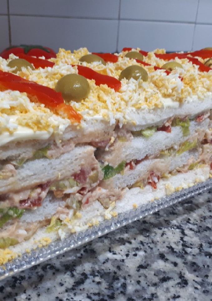 Una foto de Pastel de atún con pan de molde