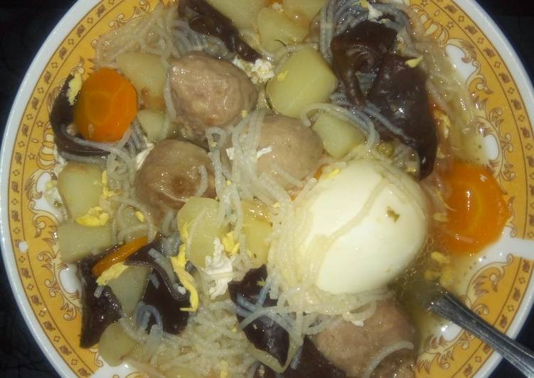 Langkah Mudah untuk Menyiapkan Sop Jamur Kuping Bakso, Menggugah Selera