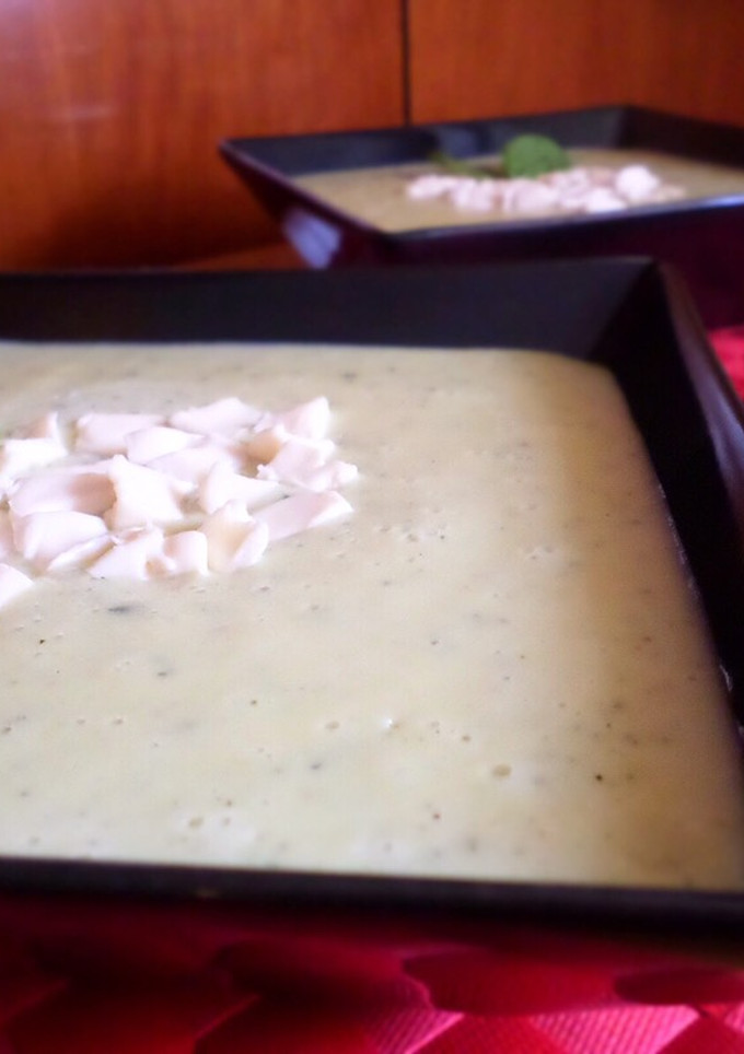 Una foto de Crema de calabacín con toque de hierbabuena