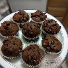 Una foto de Muffins de chocolate y coco con choco-chips (s/ TACC, apto celíac@s)