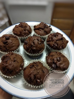 Una foto de Muffins de chocolate y coco con choco-chips (s/ TACC, apto celíac@s)