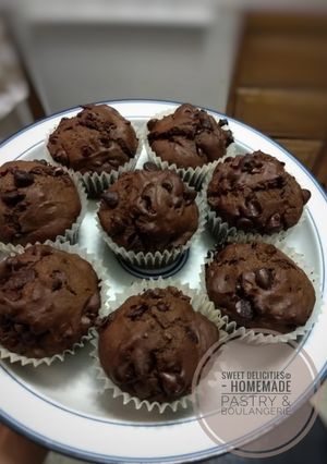 Una foto de Muffins de chocolate y coco con choco-chips (s/ TACC, apto celíac@s)