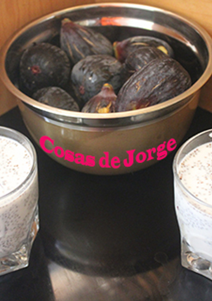 Una foto de Postre de chía con higos
