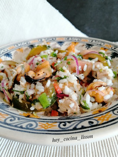 Una foto de Ensalada de arroz y mejillones