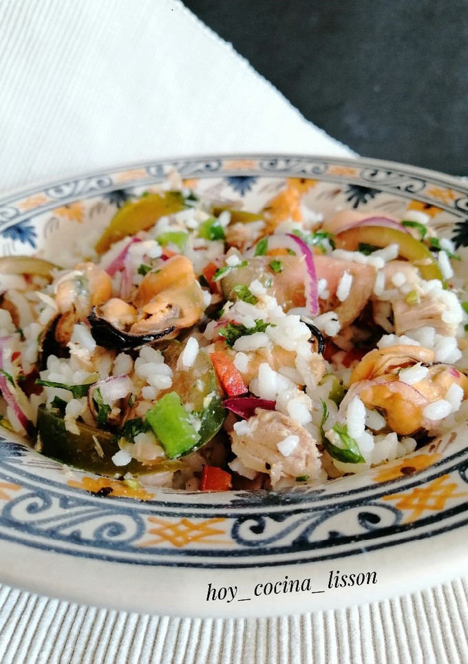 Una foto de Ensalada de arroz y mejillones
