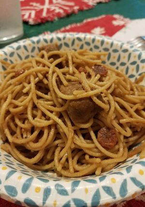 A picture of Chinese New Year Noodles.