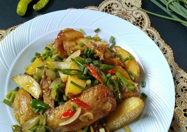 Resep Ayam dan Kentang Goreng Pedas yang Menggugah Selera