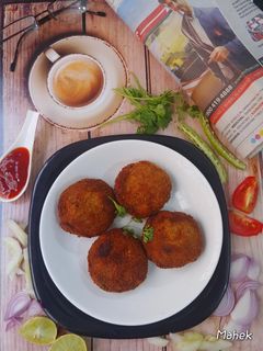 आलू अंडे के कबाब (Aloo ande ke kabab recipe in Hindi) रेसिपी मुख्य फोटो