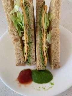 વેજીટેબલ ચીઝ સેન્ડવીચ (Vegetable Cheese Sandwich Recipe In Gujarati) રેસીપી મુખ્ય ફોટો