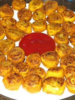 ભાખરવડી (Bhakarwadi Recipe In Gujarati) રેસીપી મુખ્ય ફોટો