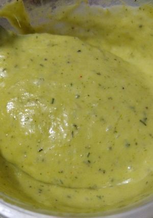 Una foto de Salsa de mango y aguacate🥭🥑🍋‍🟩