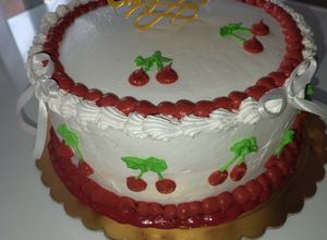 Una foto de Torta de Mousse de Dulce de Leche y Mermelada de Durazno