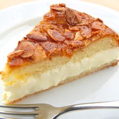 A picture of Bienenstich.