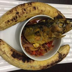 A picture of Bole with fish head.