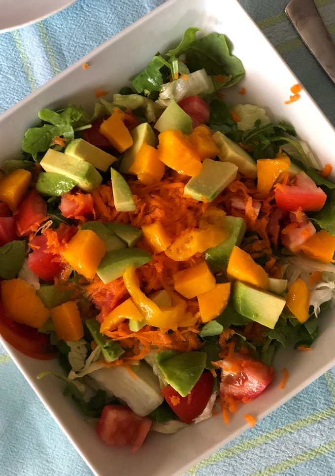 Una foto de Ensalada colorida y riquísima