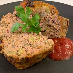 A picture of Meatloaf.