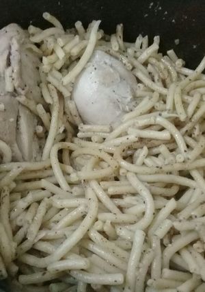 Una foto de Rishta de pollo comida típica para shabat