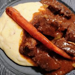 A picture of Daube de boeuf on bacon polenta.