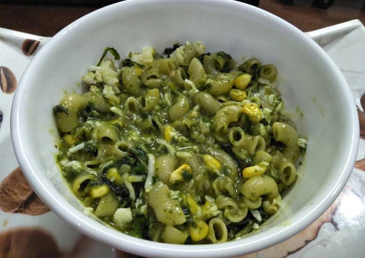 Pasta in Spinach Bechamel Sauce