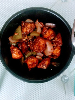 चिल्ली पनीर(chilli paneer recipe in Hindi) रेसिपी मुख्य फोटो