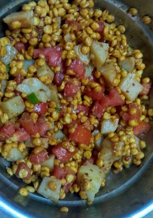 A picture of Homemade channa dal chat.