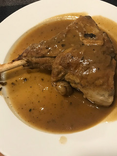 Una foto de Jarretes de cordero lechal en salsa de vino de oporto