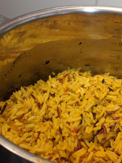 Una foto de Mezcla de arroces al curry