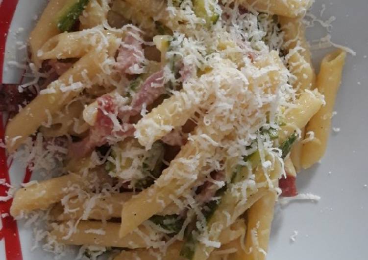 Penne zucchine e speck