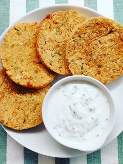 Foto di Burger di ceci con salsa allo yogurt