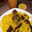 Tallarines con cúrcuma y salteado. Rico y fácil 🥰