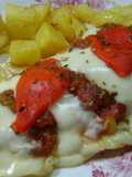 Merluza a la pizza con papas crocantes