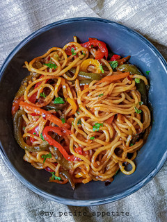 நூடுல்ஸ் ஸ்டர்பிரை (stirfry noodles) செய்முறை முக்கிய புகைப்படம்