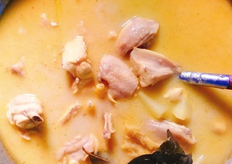 Langkah Mudah Menyiapkan Opor ayam kentang bumbu kuning santan Yang Lezat Sekali