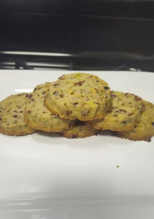 A picture of Cherry and Pistachio Shortbread Cookie.