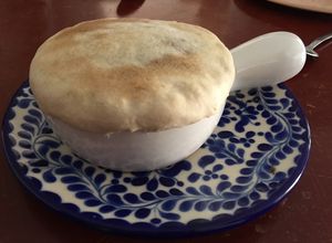 Una foto de Sopa de cebolla a la Mexicana