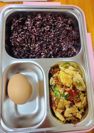 รูปของ กะเพราไก่ไข่ต้ม เมนูข้าวกล่อง
