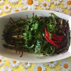 A picture of Aspargos e legumes grelhados.