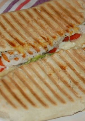 صورة لوصفة خبز البانيني خفيف مع حشو رائع 🌯🌮