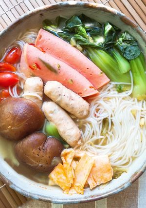 รูปของ ก๋วยเตี๋ยวเส้นขนมจีน (ซานเซียนหมี่เสี้ยน/ 三鲜米线) อาหารจีน
