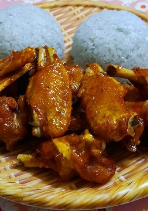 Hình của món Xôi hoa đậu biếc - gà chiên nước mắm.