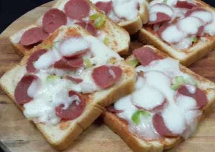 How to Make Favorite Pepperoni Microwave Bread Pizza