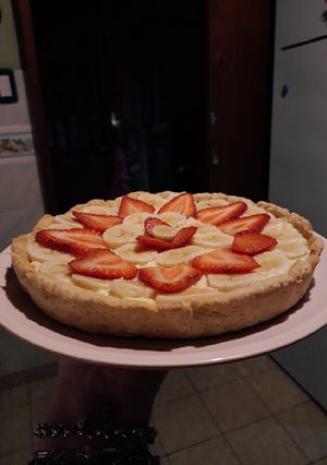 Una foto de 🍌🍓 Tarta frutal 🍓🍌