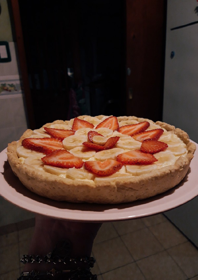 Una foto de 🍌🍓 Tarta frutal 🍓🍌