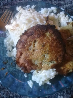 Una foto de Arroz con hamburguesa