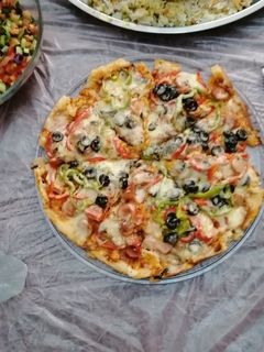 صورة لوصفة بيتزا بالخضار 🍕وبيتزا الفريدو 🧀 ودجاج مشوي 🍗 مع أرز