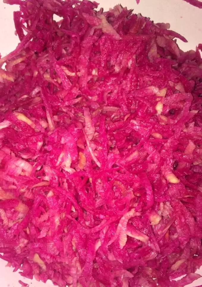 Легкий и простой салатик из арбузной редьки