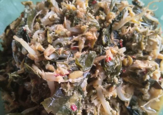 Urap daun singkong,daun pepaya,tauge pedas,,,