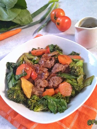 Langkah Gampang Menyiapkan Resep Ca sayuran Daging sapi siram saus lada hitam yang Sempurna