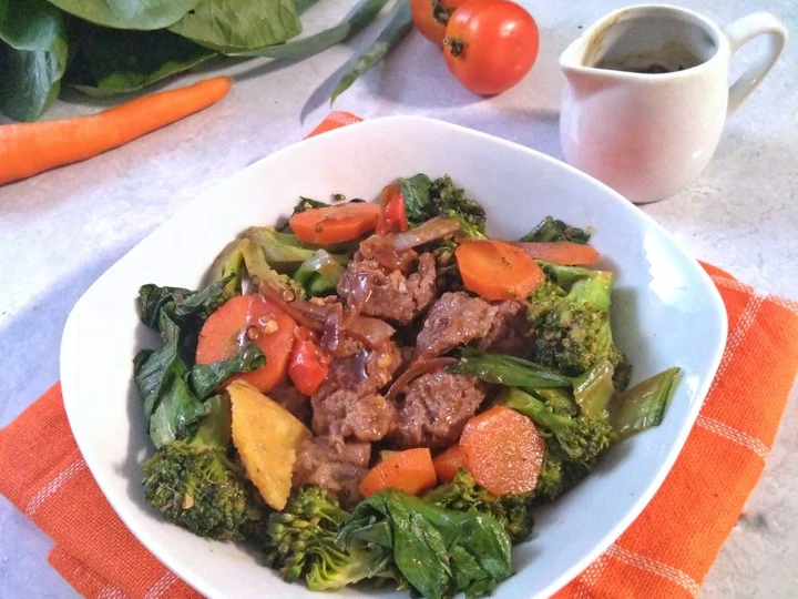 Langkah Gampang Menyiapkan Resep Ca sayuran Daging sapi siram saus lada hitam yang Sempurna